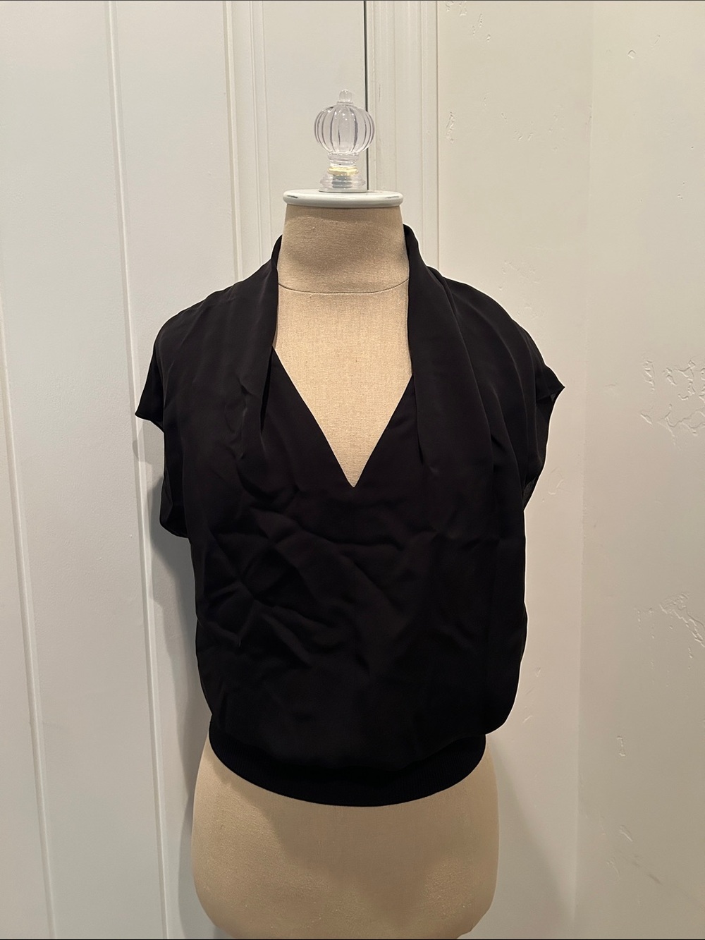 Theory Black V-Neck Cap Sleeve Women's Top